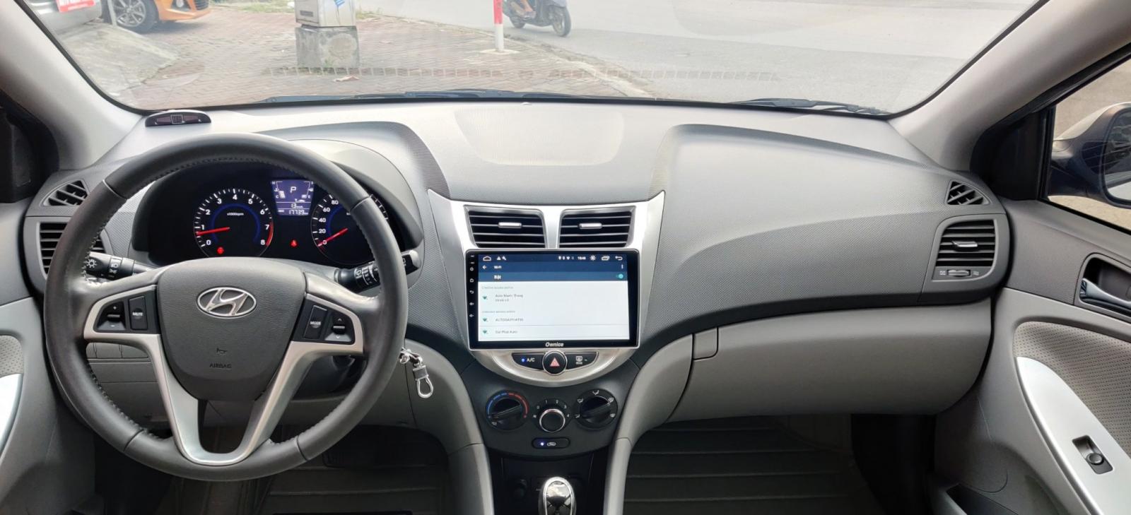 Hyundai Accent 2014 - Xe Hyundai Accent 1.4AT đời 2014, màu bạc, xe nhập