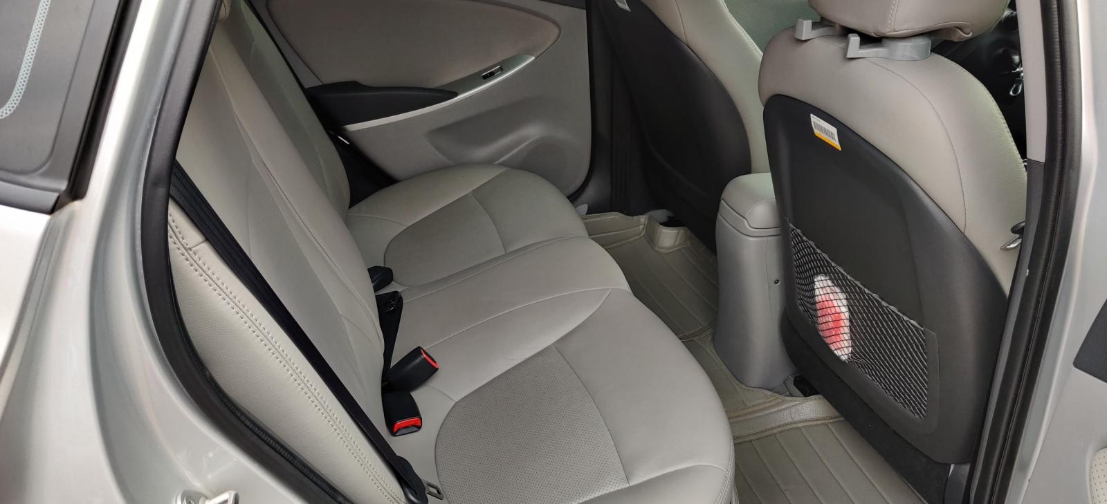 Hyundai Accent 2014 - Xe Hyundai Accent 1.4AT đời 2014, màu bạc, xe nhập