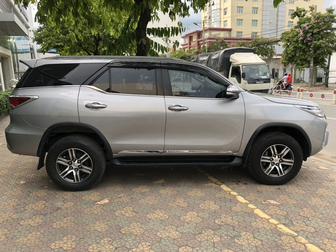 Toyota Fortuner 2016 - Cần bán Fortuner nhập máy xăng 1 cầu tự động