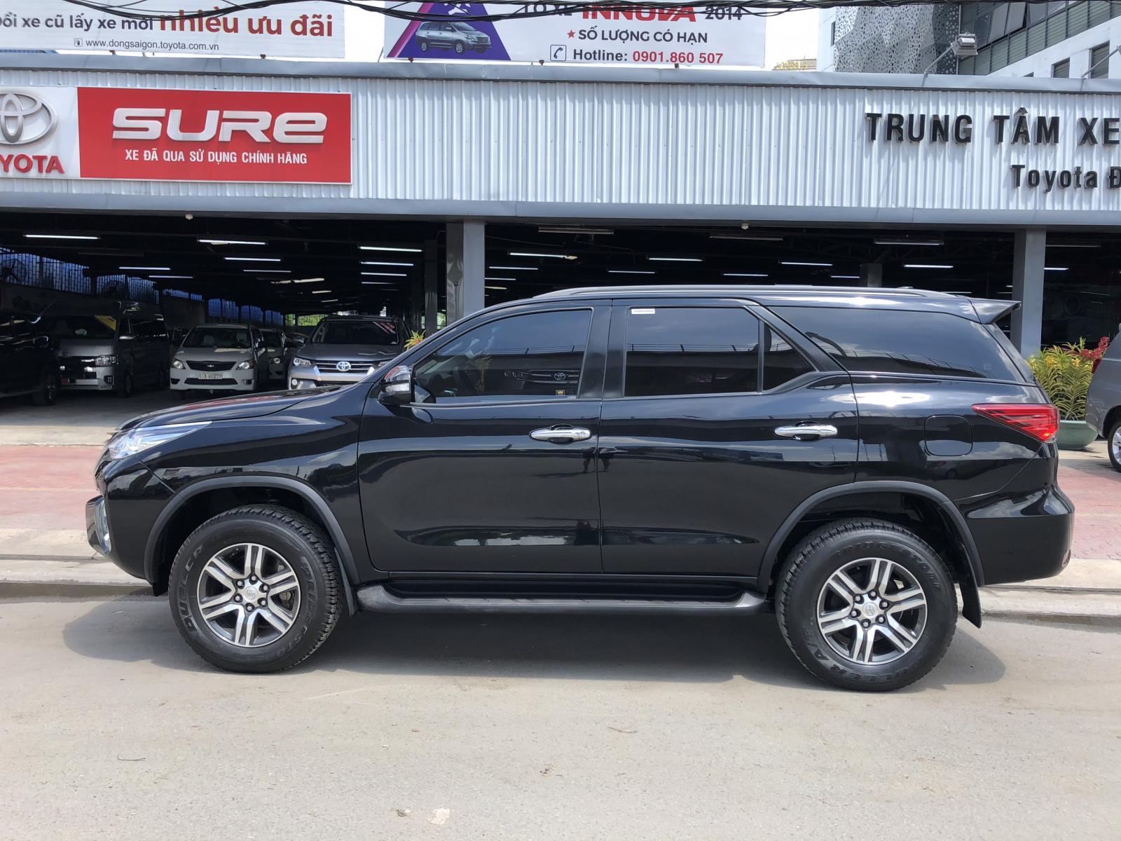 Toyota Fortuner 2017 - Cần bán lại xe Toyota Fortuner đời 2017, màu đen, 990tr