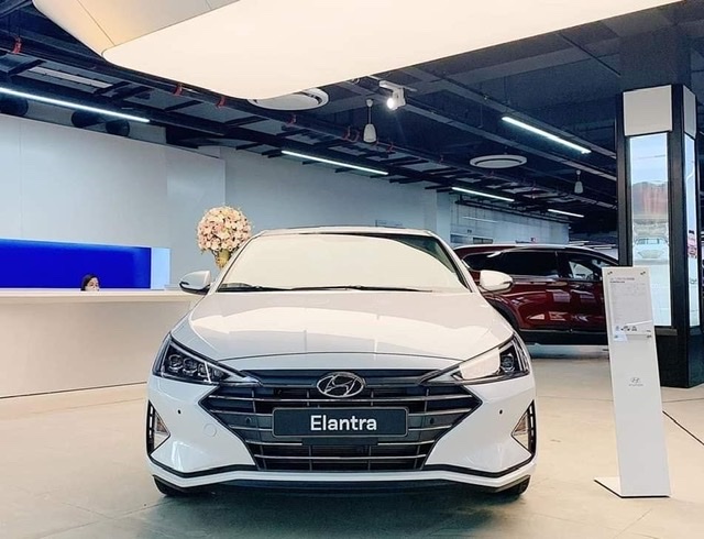 Hyundai Elantra 1.6 MT 2019 - Cần bán xe Hyundai Elantra 1.6 MT đời 2019, màu trắng, giá cạnh tranh