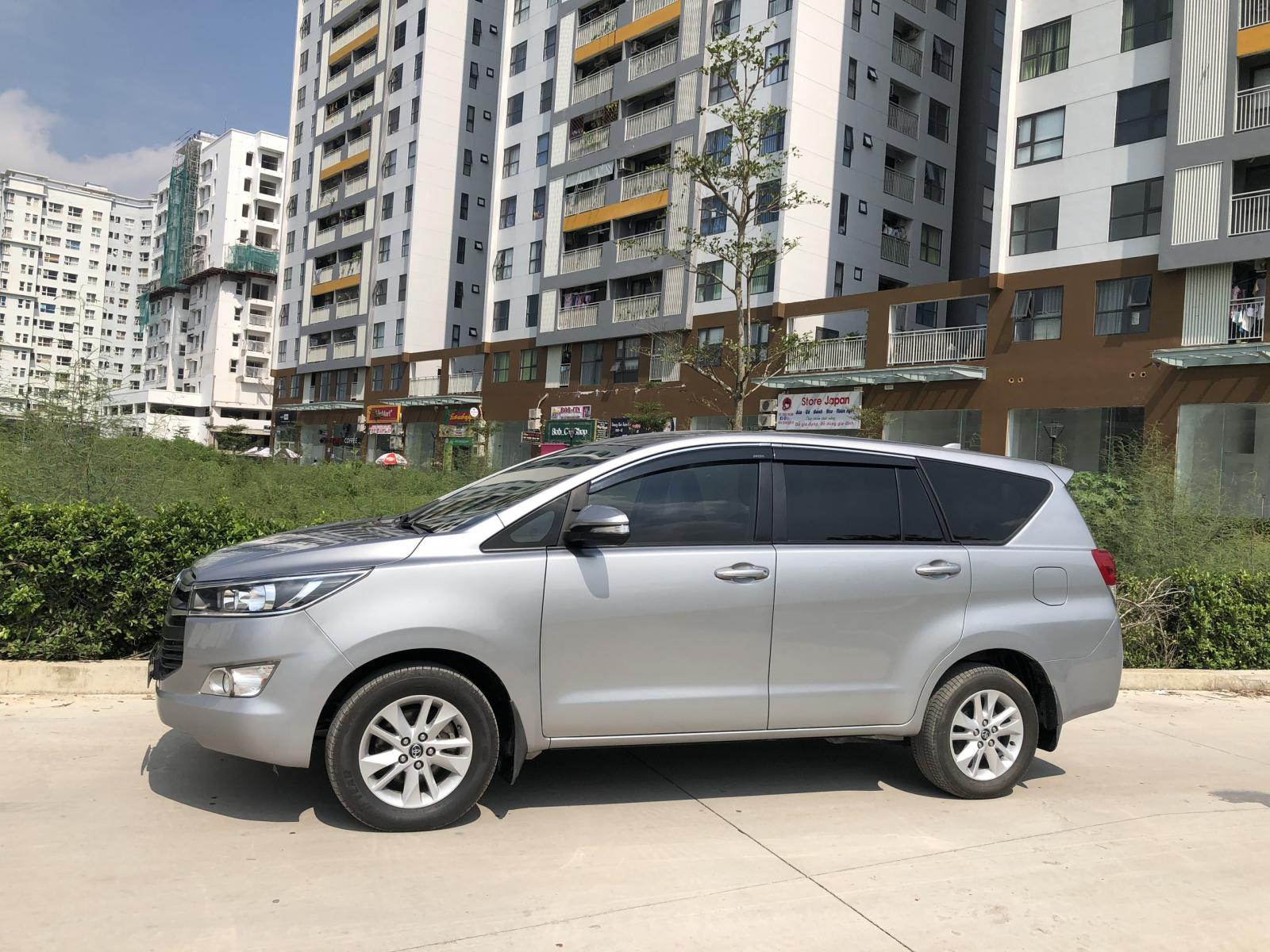 Toyota Innova 2018 - Toyota Innova model 2018, số sàn, màu bạc đẹp như mới