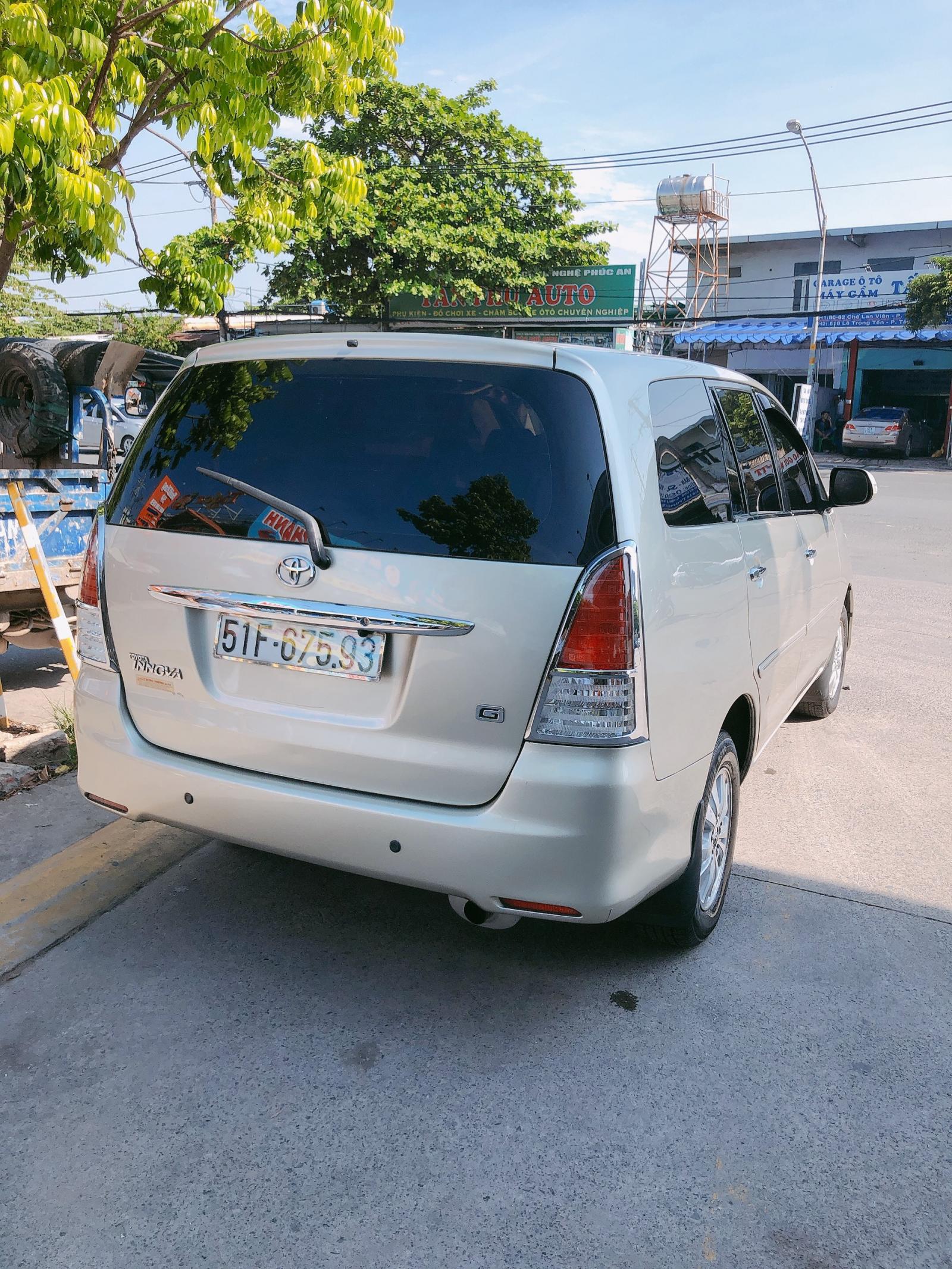 Toyota Innova 2009 - Bán xe GĐ Innova G SX 2009 MT, xe đẹp, vàng cát