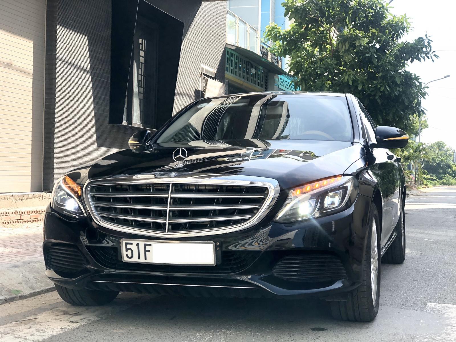 Mercedes-Benz C250 2015 - Gia đình cần bán xe Mercedes-Benz C250 màu đen , model 2015