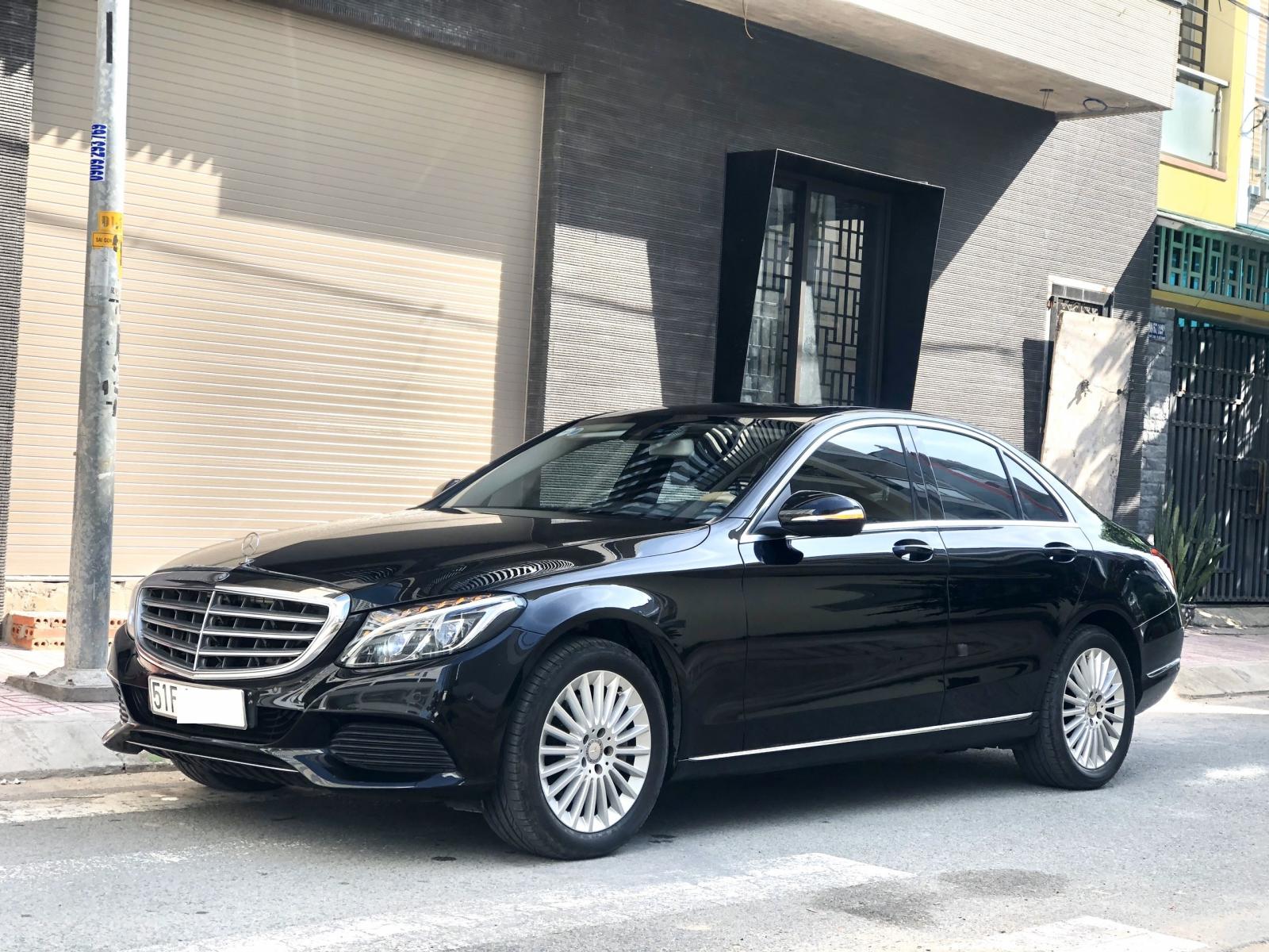 Mercedes-Benz C250 2015 - Gia đình cần bán xe Mercedes-Benz C250 màu đen , model 2015