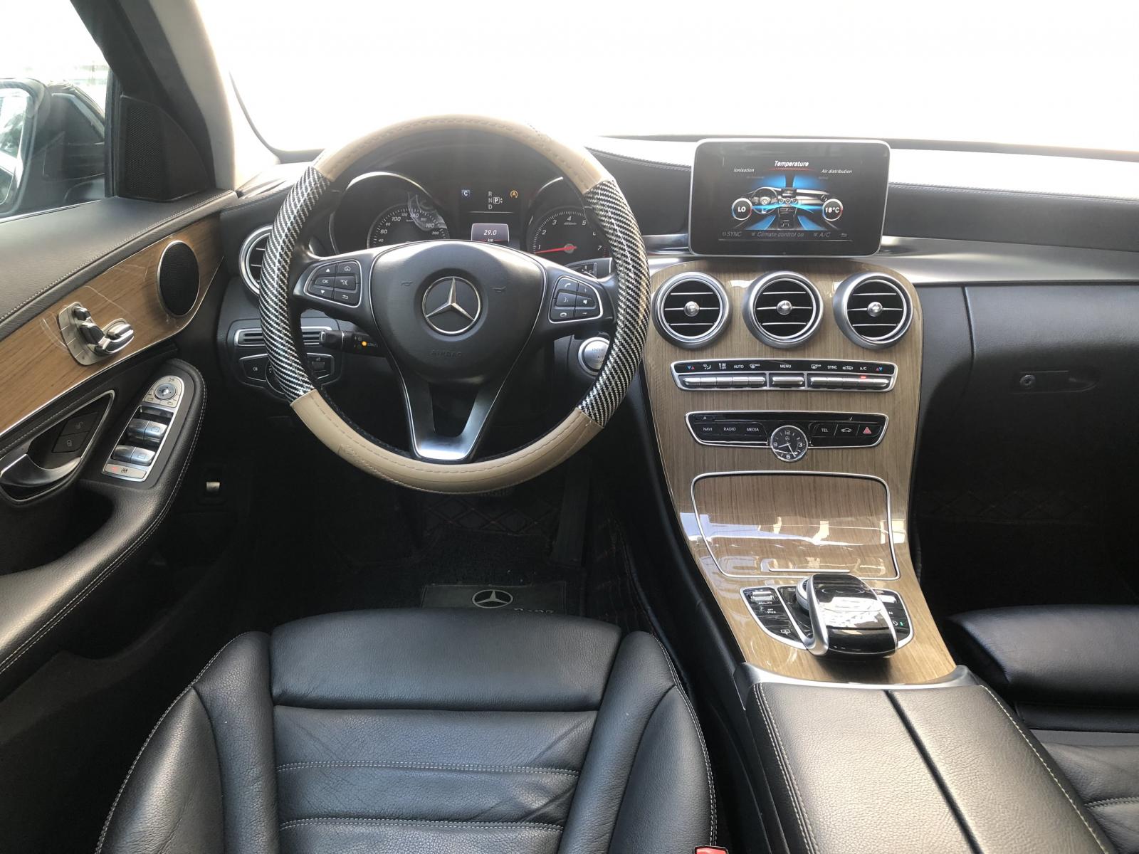 Mercedes-Benz C250 2015 - Gia đình cần bán xe Mercedes-Benz C250 màu đen , model 2015