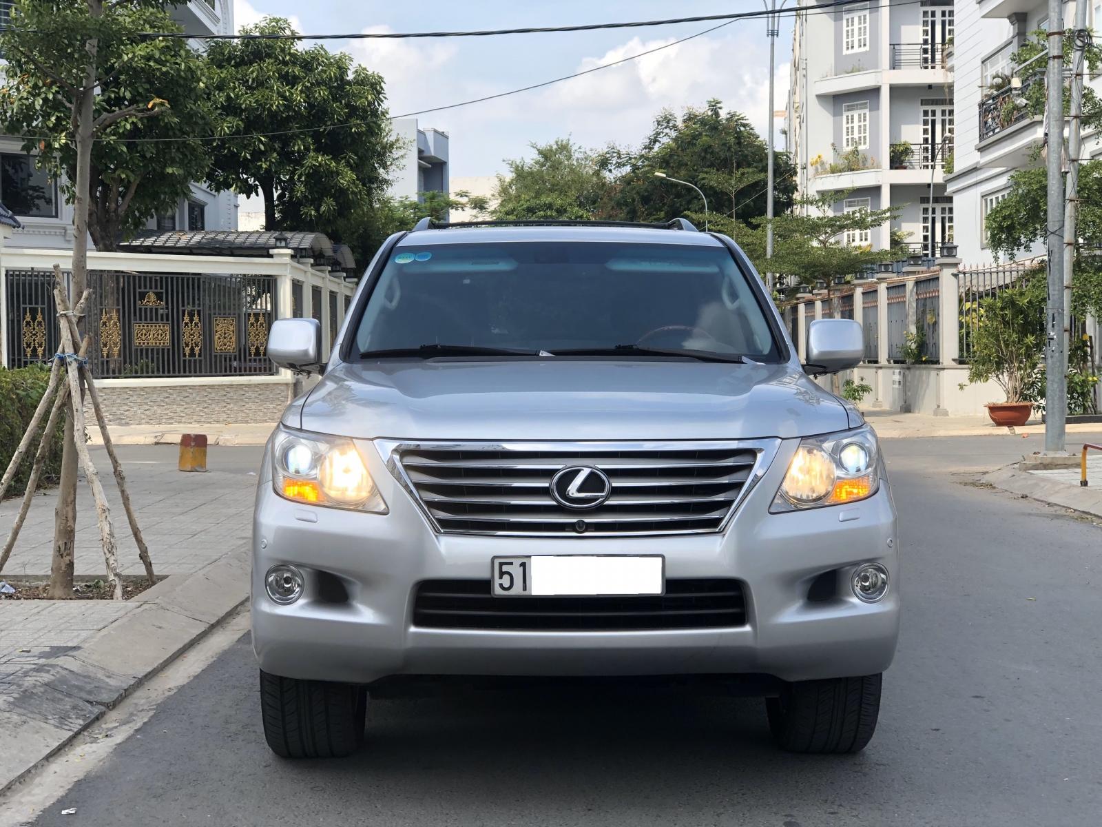 Lexus LX 2010 - Xe Lexus LX sản xuất 2010, màu bạc, xe nhập