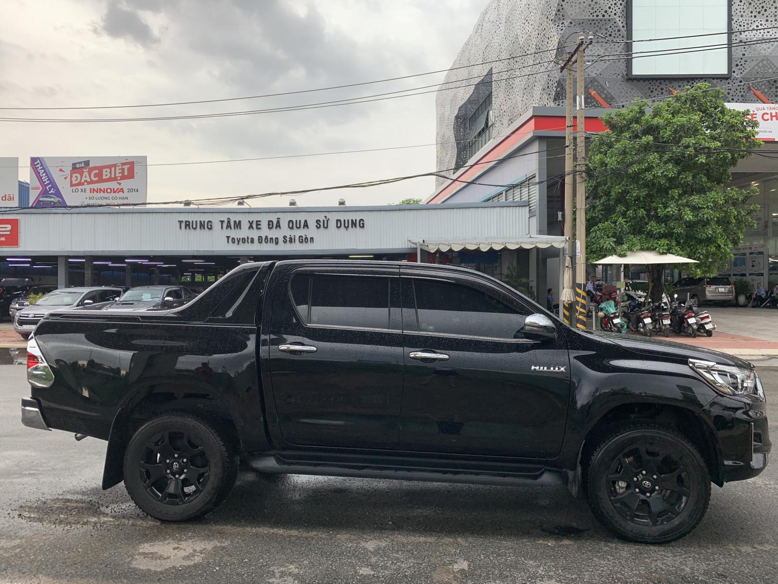 Toyota Hilux 2.8AT 4x4 2019 - Cần bán Toyota Hilux 2.8AT 4x4 đời 2019, màu đen, giá khuyến mãi đặc biệt giảm giá đến hàng chục triệu