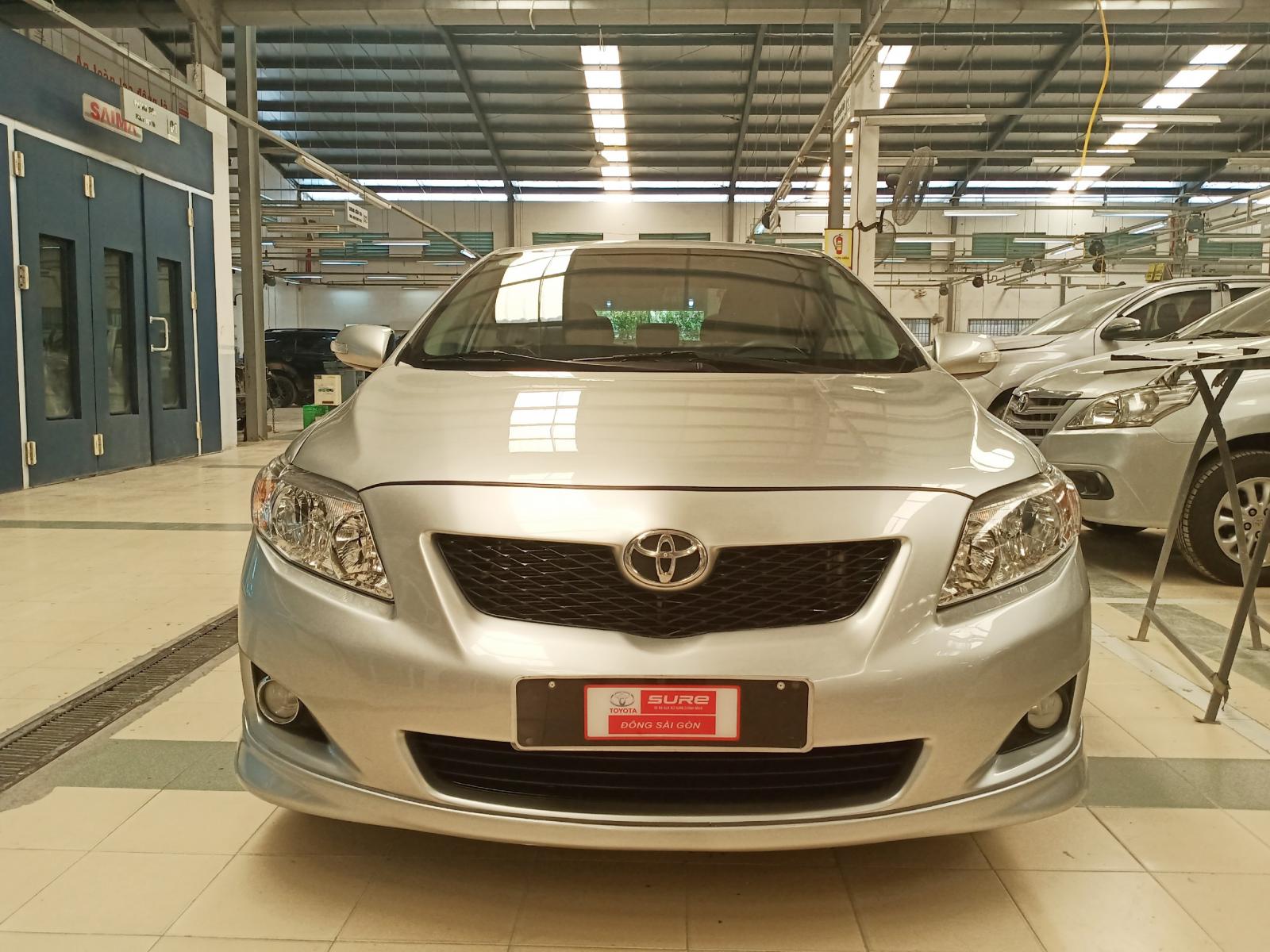 Toyota Corolla altis 2.0V 2010 - Bán Toyota Corolla Altis 2.0V năm 2010, màu bạc, chương trình KM lớn giảm giá đặc biệt trong tháng 6 này