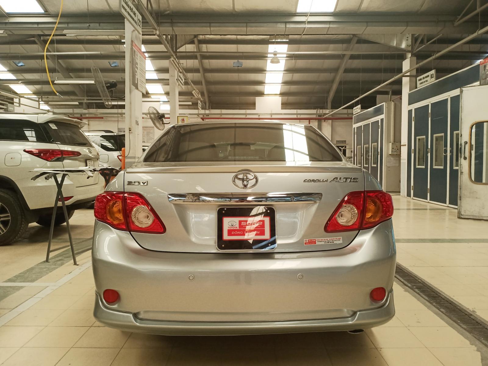 Toyota Corolla altis 2.0V 2010 - Bán Toyota Corolla Altis 2.0V năm 2010, màu bạc, chương trình KM lớn giảm giá đặc biệt trong tháng 6 này