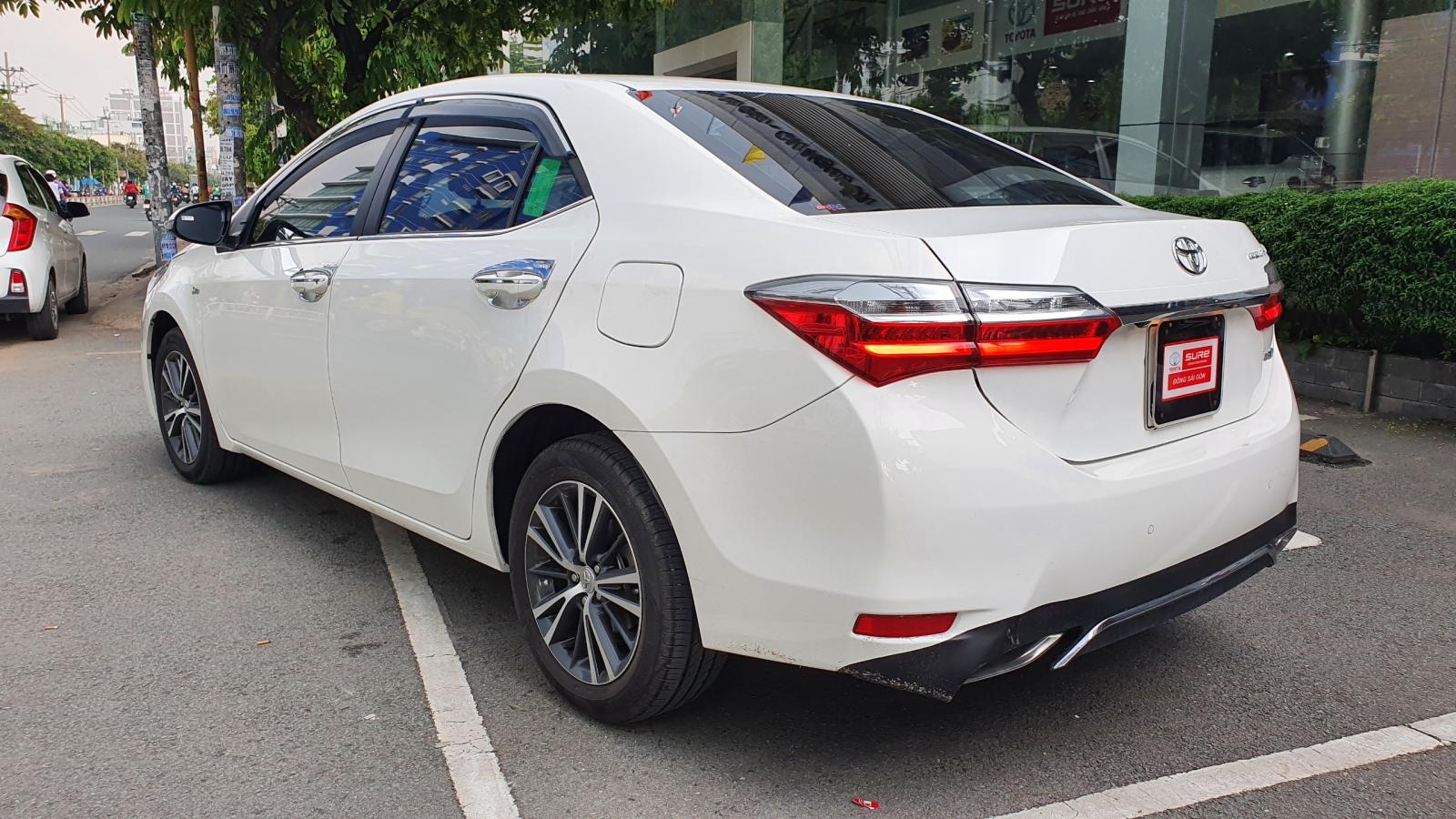 Toyota Corolla altis 1.8G 2018 - Cần bán lại xe Toyota Corolla altis 1.8G đời 2018, màu trắng