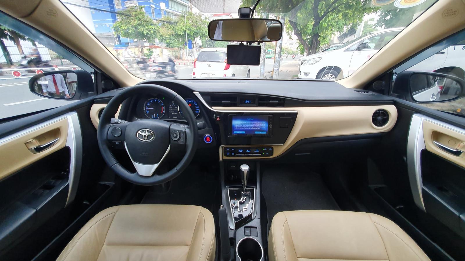 Toyota Corolla altis 1.8G 2018 - Cần bán lại xe Toyota Corolla altis 1.8G đời 2018, màu trắng