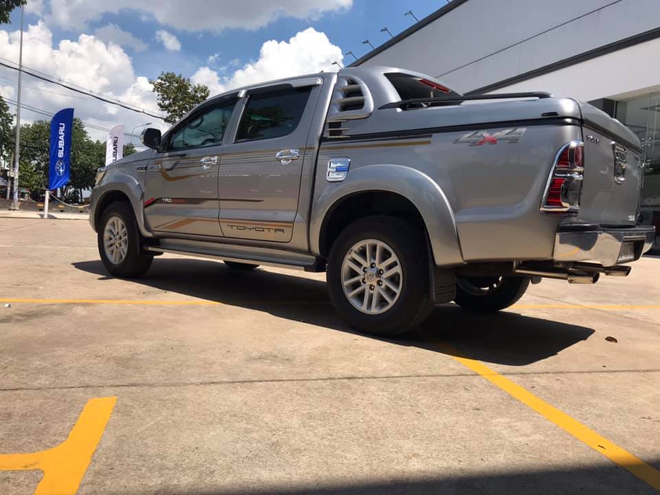 Toyota Hilux G 2014 - Cần bán Toyota Hilux G sản xuất 2014, màu bạc, xe nhập, giá tốt