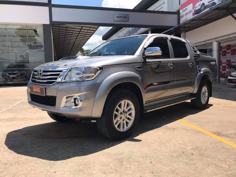 Toyota Hilux G 2014 - Cần bán Toyota Hilux G sản xuất 2014, màu bạc, xe nhập, giá tốt