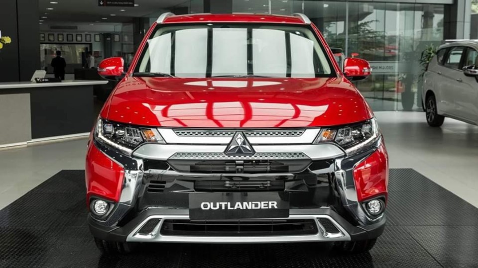 Mitsubishi Outlander 2.0 CVT 2020 - Bán xe Mitsubishi Outlander 2.0 CVT sản xuất 2020, màu đỏ, nhập khẩu nguyên chiếc, 630 triệu