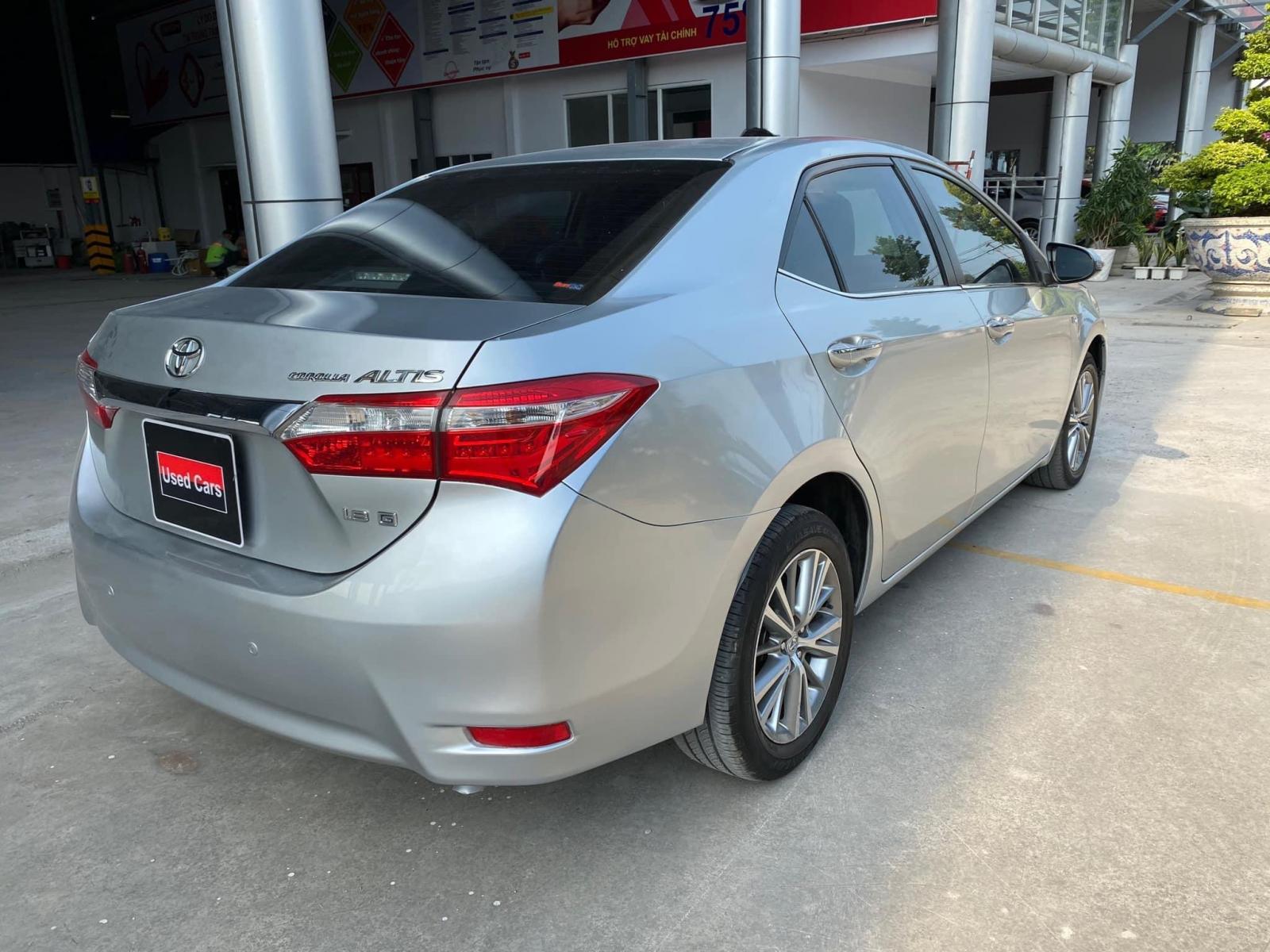 Toyota Corolla altis 1.8G 2016 - Cần bán gấp Toyota Corolla altis 1.8G đời 2016, màu bạc, số tự động, giá chỉ 650 triệu