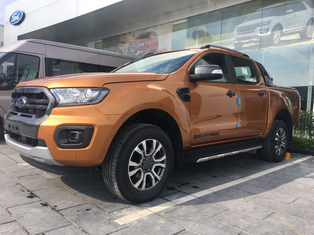 Ford Ranger XLS 2020 - Bán ô tô Ford Ranger XLS đời 2020, màu đen, nhập khẩu nguyên chiếc, giá 570tr