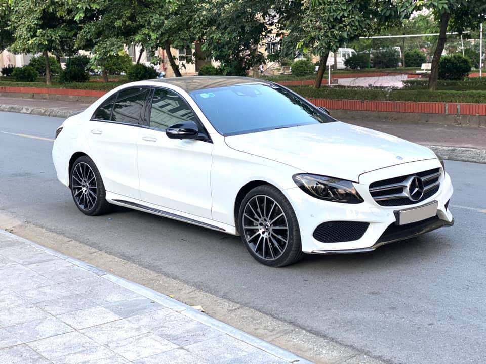 Mercedes-Benz C300 AMG 2017 - Bán Mercedes AMG đời 2017, màu trắng