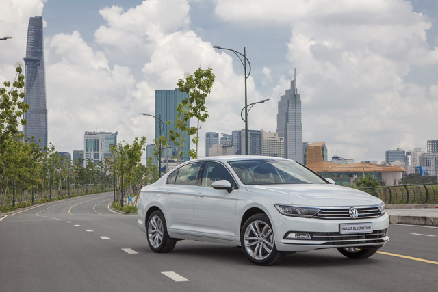 Volkswagen Passat comfort 2017 - Cần bán Volkswagen Passat comfort đời 2017, màu trắng, nhập khẩu