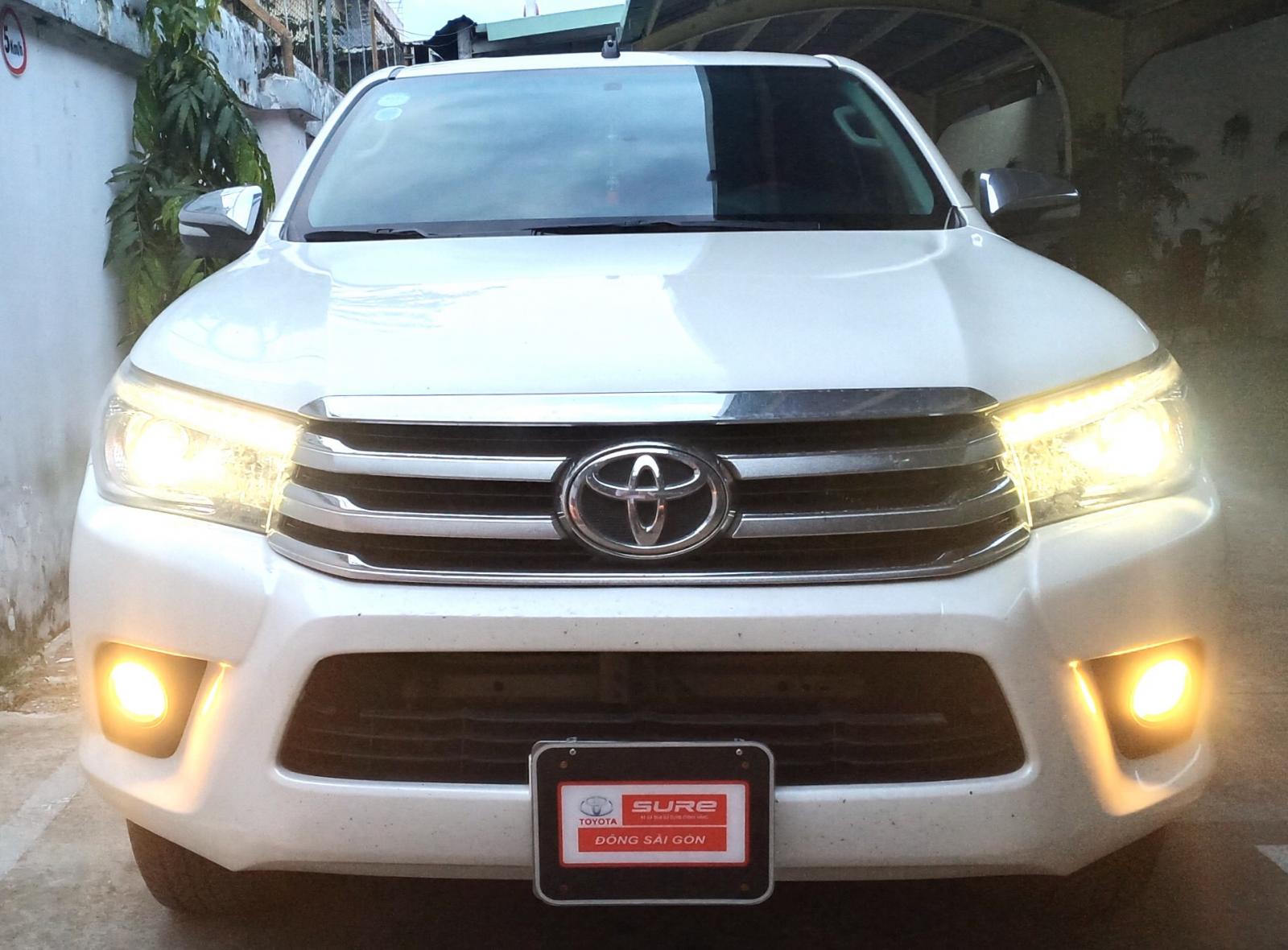Toyota Hilux 2016 - Cần bán lại xe Toyota Hilux đời 2016, màu trắng, nhập khẩu nguyên chiếc
