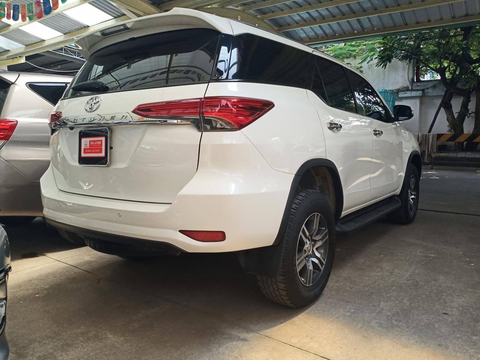 Toyota Fortuner 2.7 AT 4x2 2016 - Bán xe Toyota Fortuner 2.7 AT 4x2 đời 2016, màu trắng, số tự động giá cạnh tranh