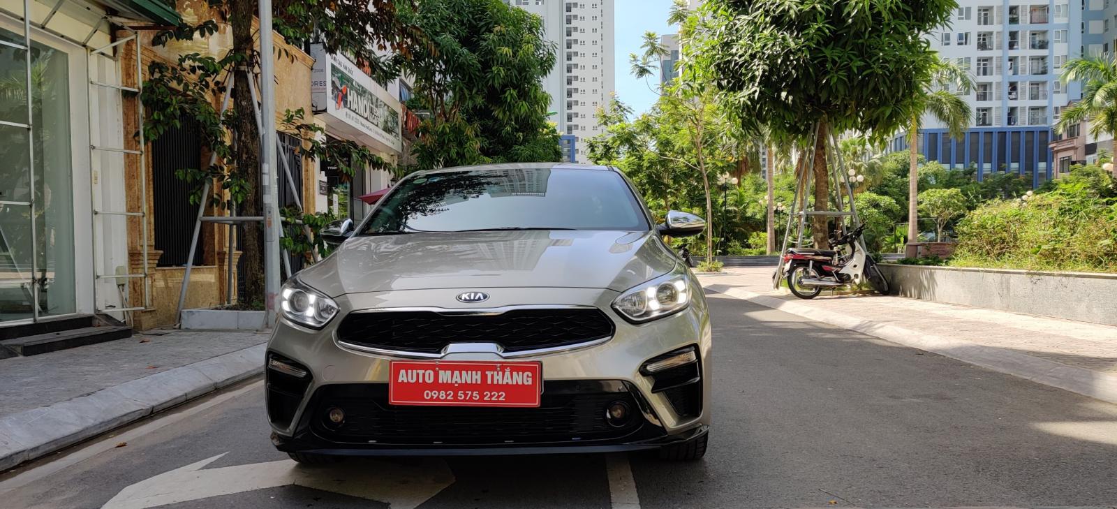 Kia Cerato 1.6 AT 2020 - Bán Kia Cerato 1.6 AT đời 2020, màu vàng cát