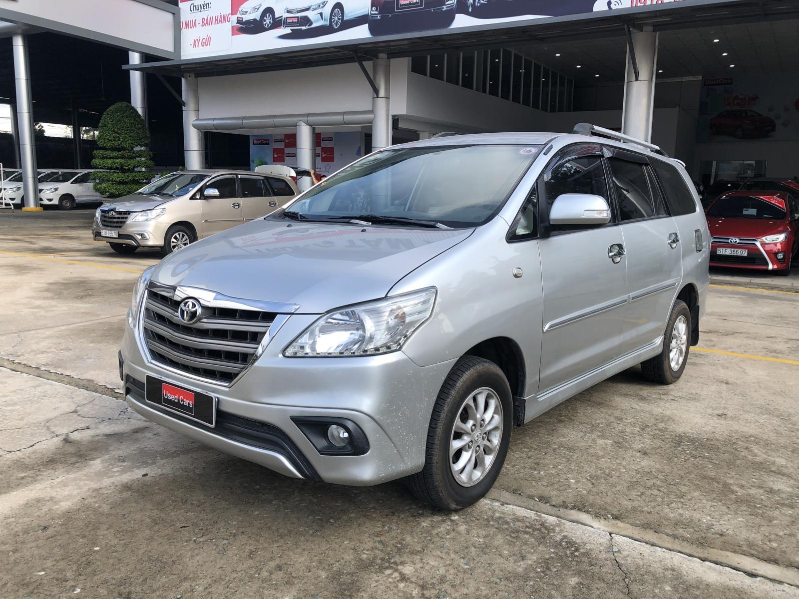 Toyota Innova G 2014 - Cần bán gấp Toyota Innova G sản xuất 2014, màu bạc, số tự động, 520tr