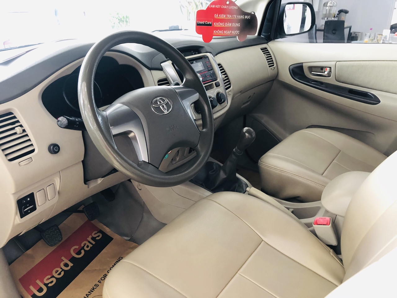 Toyota Innova E 2015 - Bán xe Toyota Innova E năm 2015, biển Sài Gòn màu bạc giá tốt