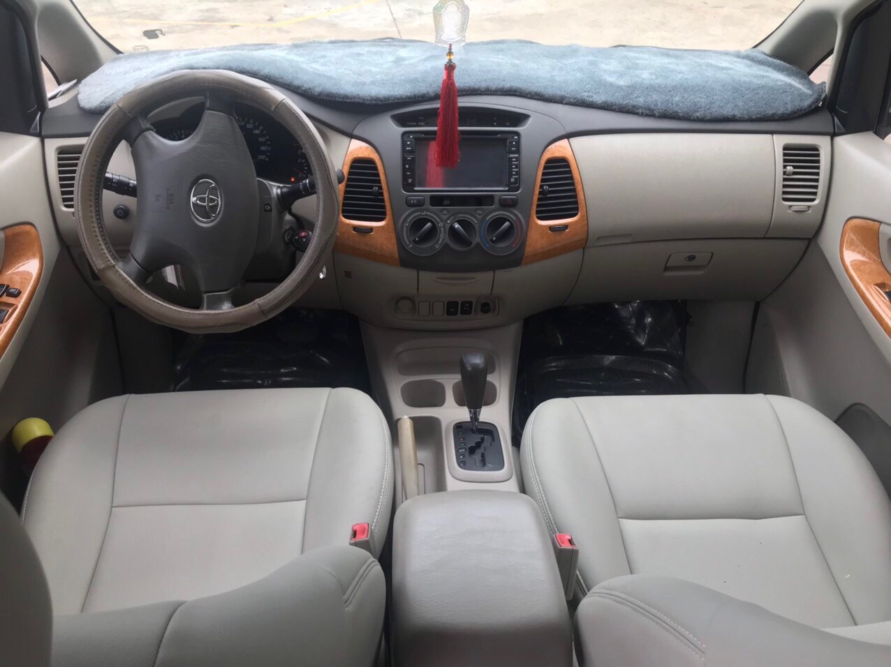 Toyota Innova 2.0V 2011 - Bán ô tô Toyota Innova 2.0V đời 2011, màu bạc, số tự động