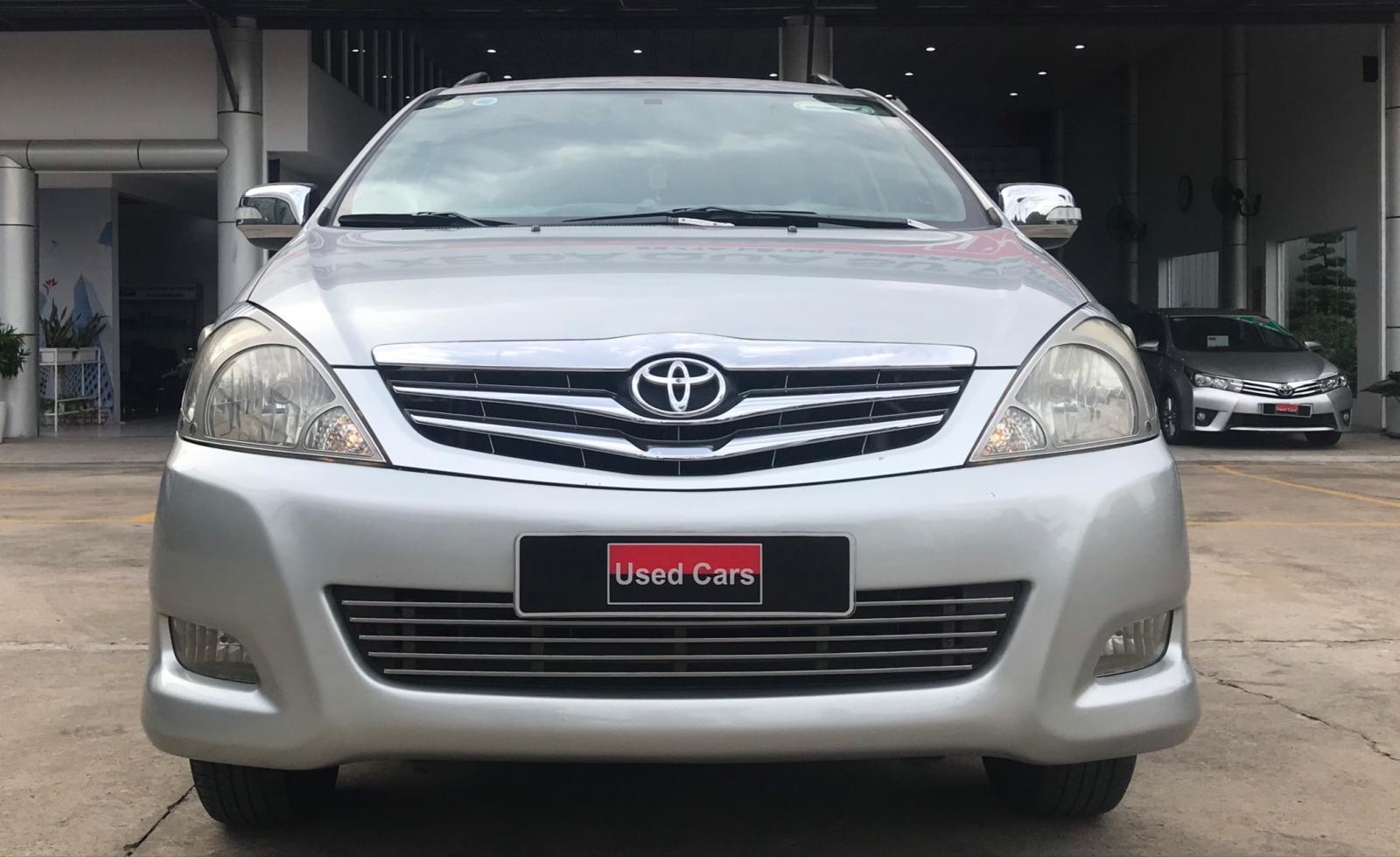 Toyota Innova 2.0 E 2011 - Cần bán lại xe Toyota Innova 2.0 E đời 2011, màu bạc