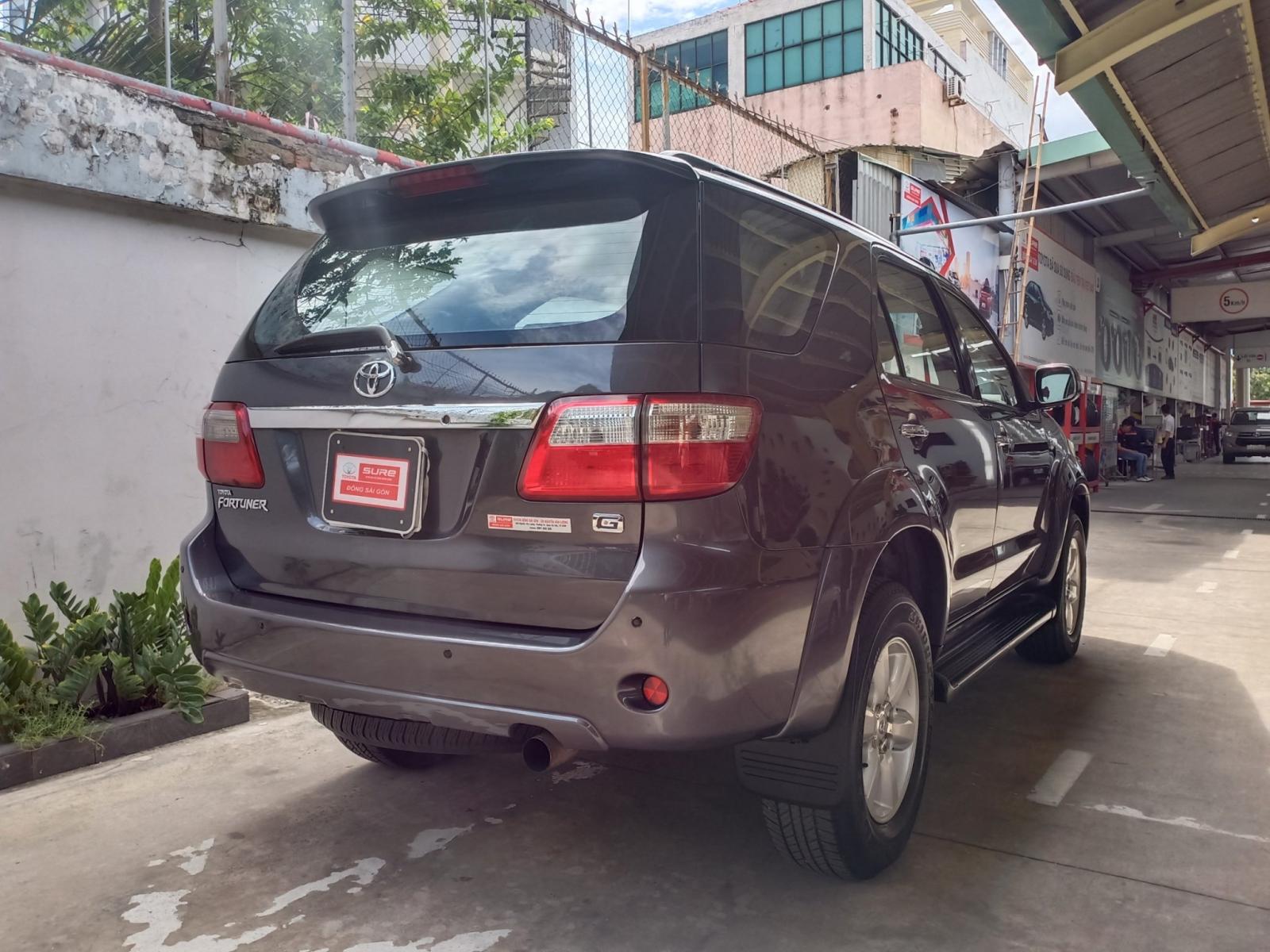 Toyota Fortuner G 2011 - Bán Toyota Fortuner G đời 2011, màu xám