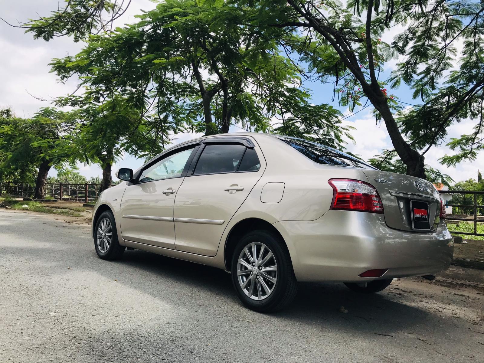 Toyota Vios 2013 - Cần bán Toyota Vios G 2013, màu nâu lướt 33.800km giá đẹp