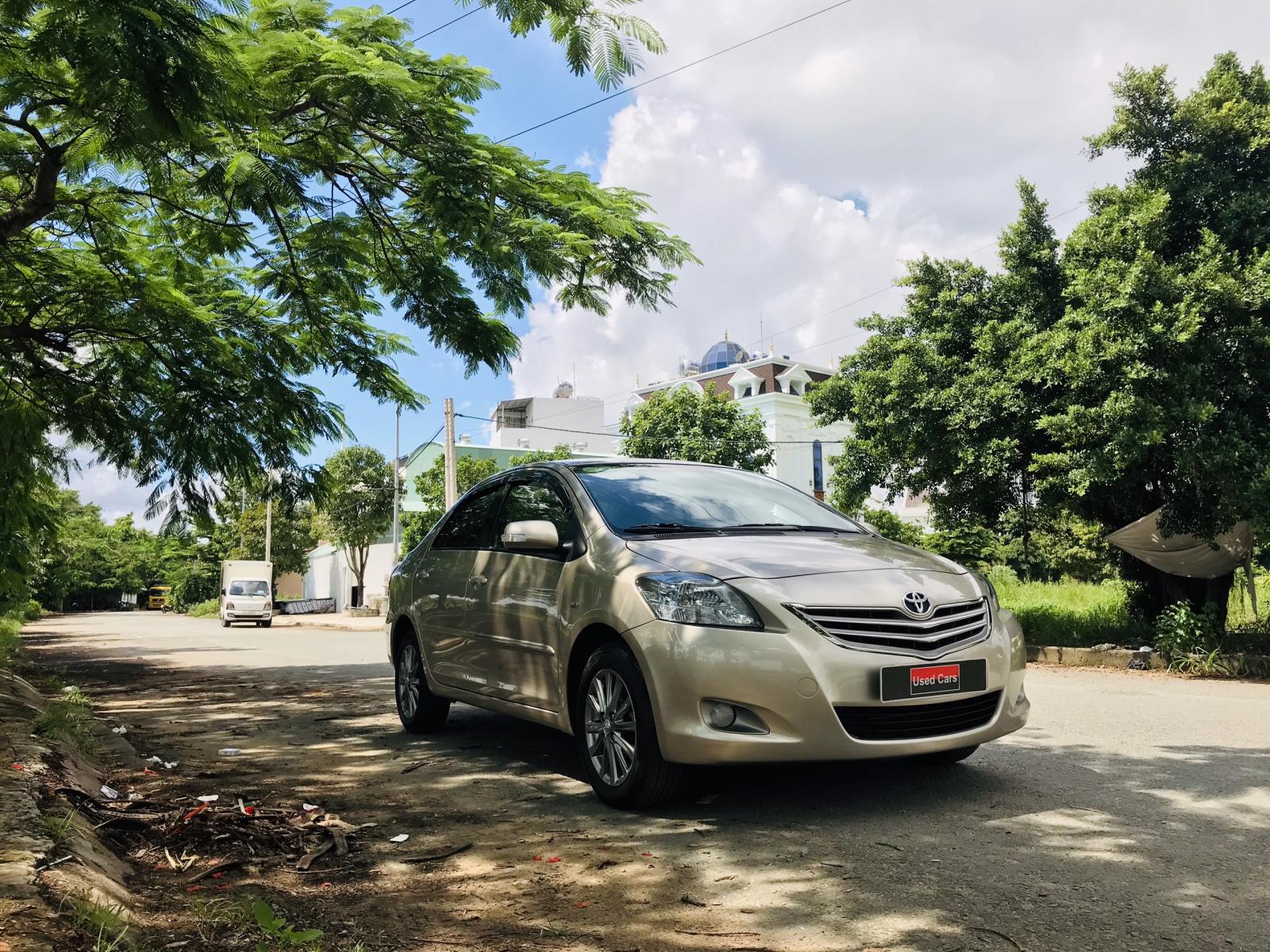 Toyota Vios 2013 - Cần bán Toyota Vios G 2013, màu nâu lướt 33.800km giá đẹp