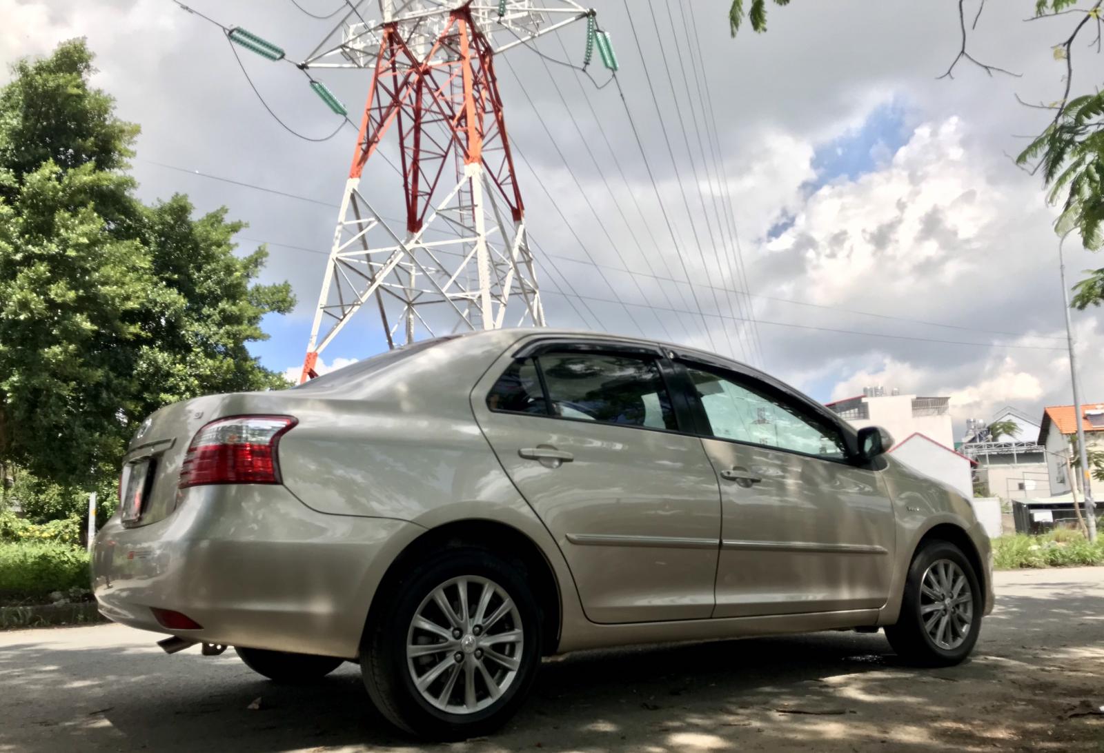 Toyota Vios 2013 - Cần bán Toyota Vios G 2013, màu nâu lướt 33.800km giá đẹp