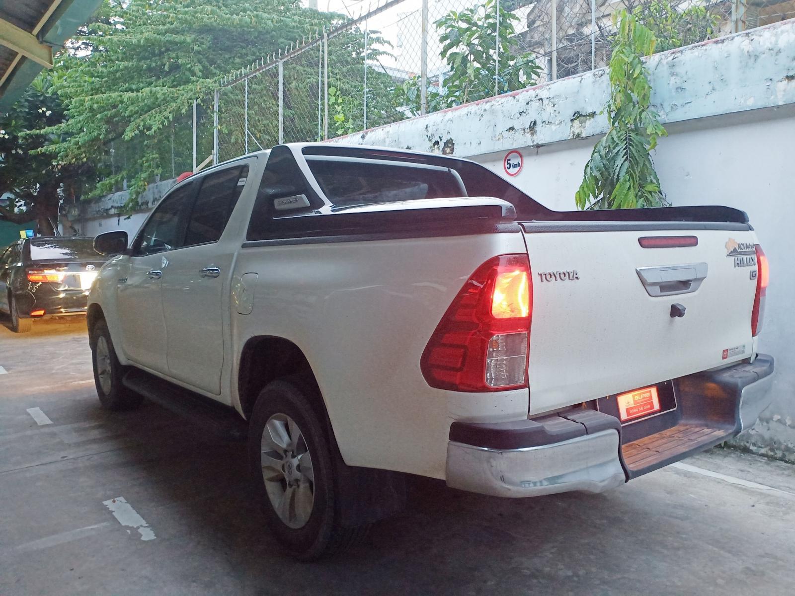 Toyota Hilux 2.8G AT 4x4 2016 - Cần bán lại xe Toyota Hilux 2.8G AT 4x4 đời 2016, màu trắng, nhập khẩu nguyên chiếc