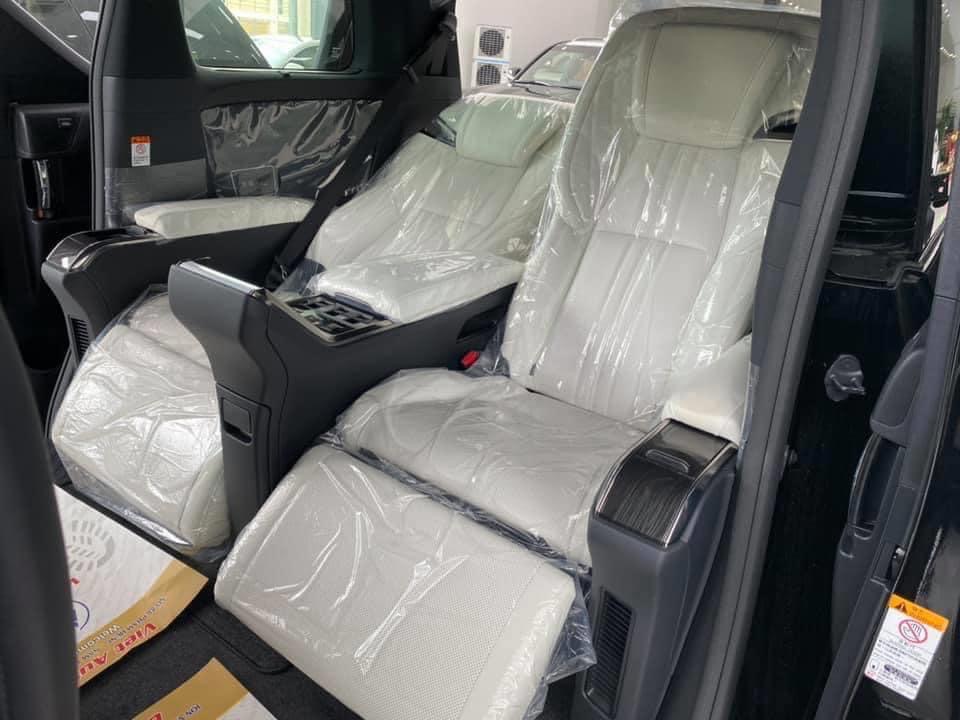 Lexus Lexus khác 2020 - Bán Lexus LM300h royal lounge (luxury) bản 4 ghế vip thương gia, xe có vách ngăn độc lập giữa khoang trước và khoang s