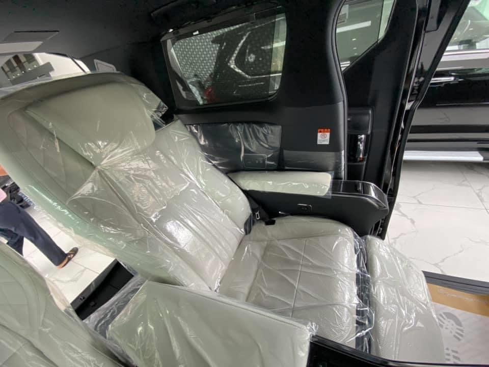 Lexus Lexus khác 2020 - Bán Lexus LM300h royal lounge (luxury) bản 4 ghế vip thương gia, xe có vách ngăn độc lập giữa khoang trước và khoang s