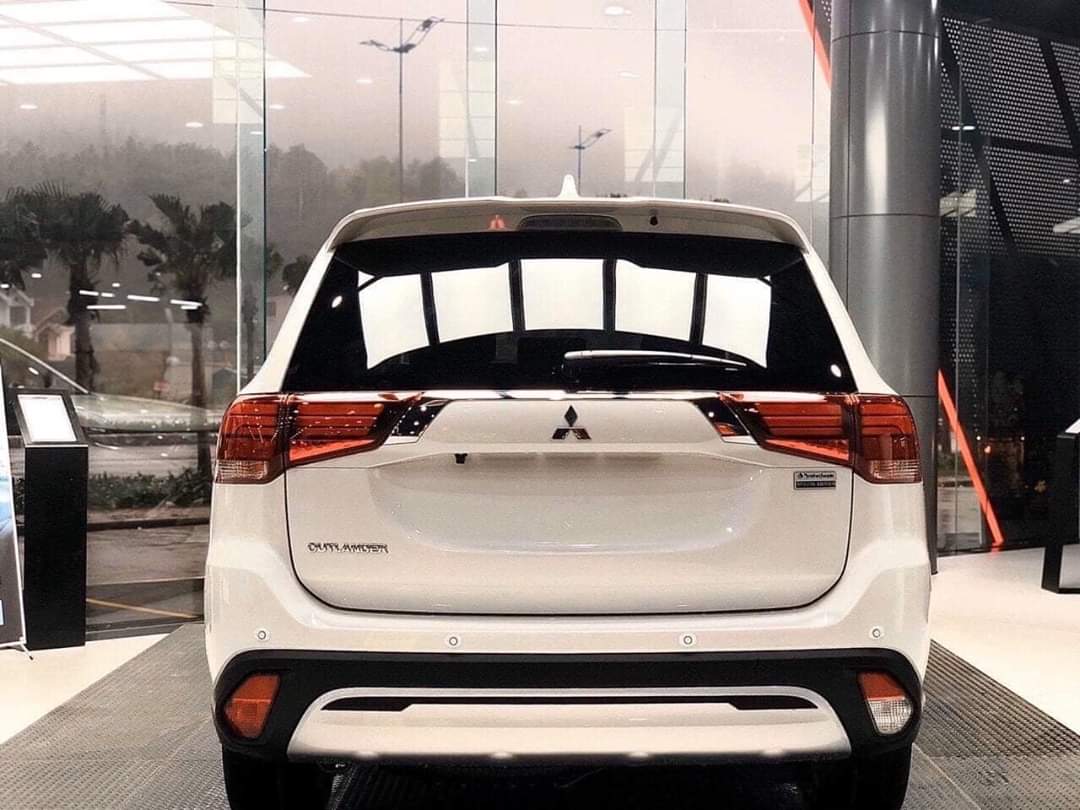 Mitsubishi Outlander CVT 2020 - Bán Mitsubishi Outlander CVT năm 2020, màu trắng. Khuyến mãi lớn