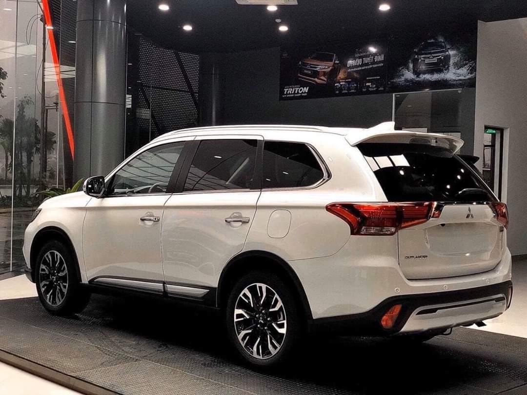 Mitsubishi Outlander CVT 2020 - Bán Mitsubishi Outlander CVT năm 2020, màu trắng. Khuyến mãi lớn