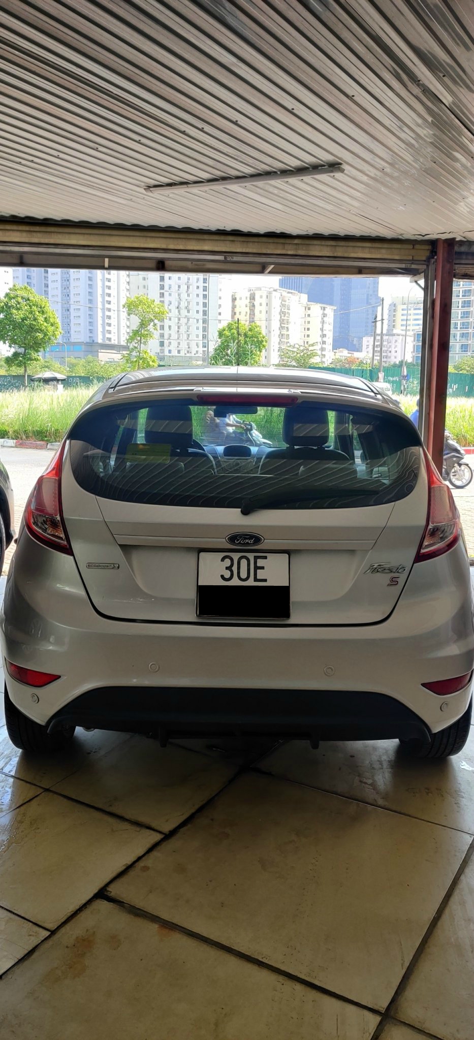 Ford Fiesta 1.5 AT sport  2016 - Xe Ford Fiesta 1.5 AT Sport đời 2016, màu bạc. Giá 390 triệu