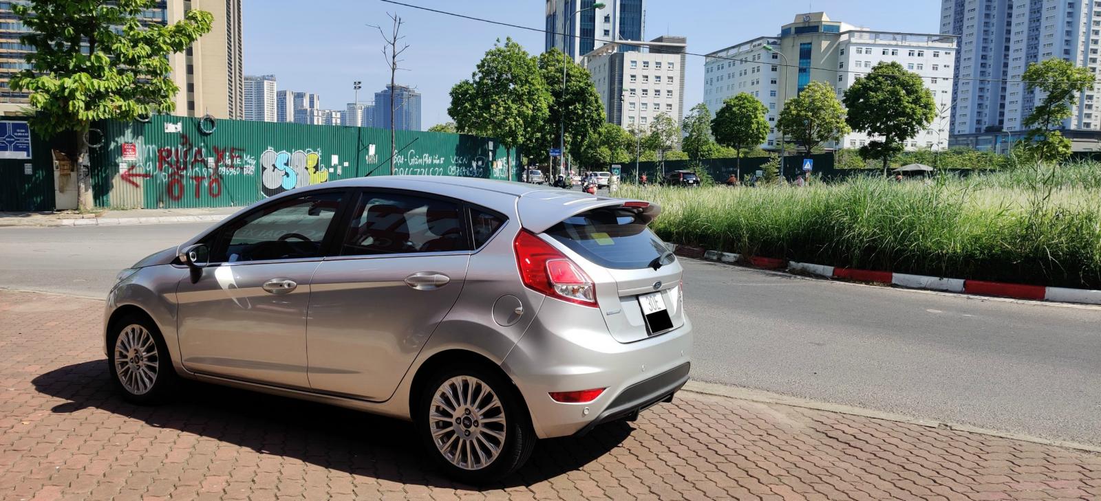 Ford Fiesta 1.5 AT sport  2016 - Xe Ford Fiesta 1.5 AT Sport đời 2016, màu bạc. Giá 390 triệu