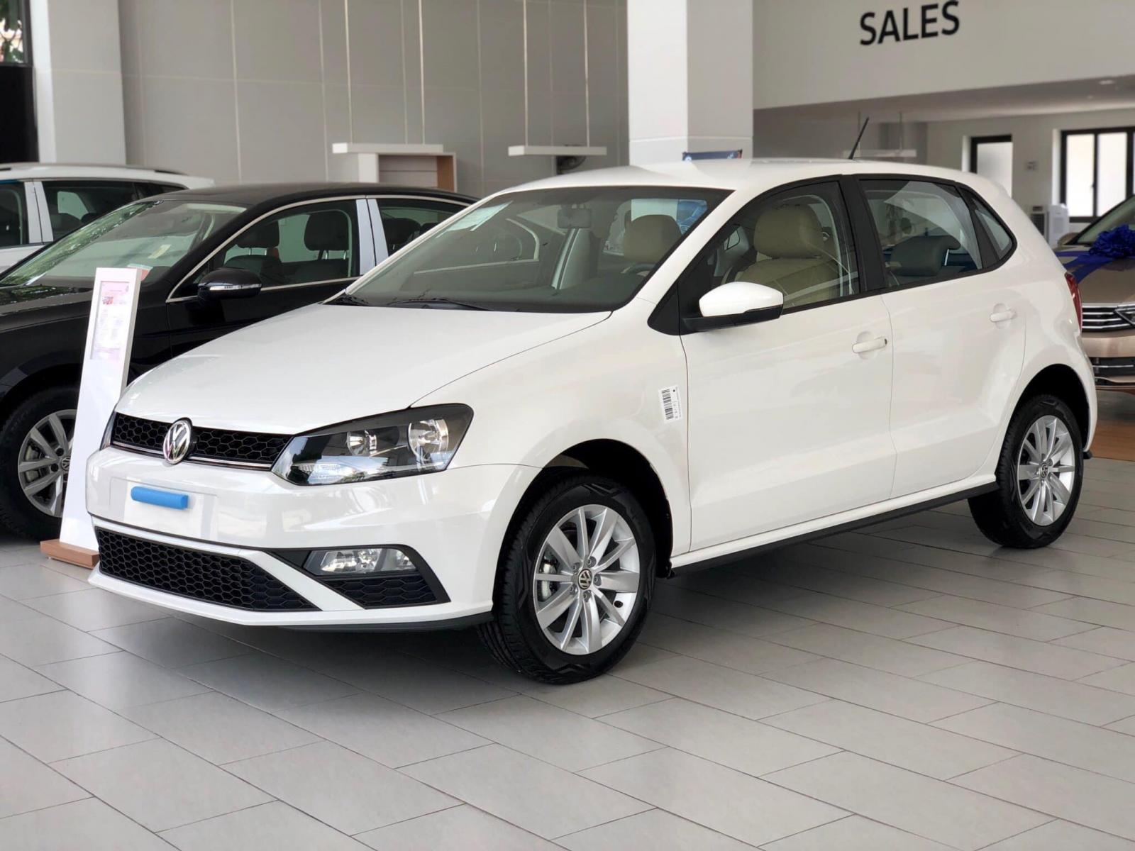 Volkswagen Polo 1.6 2018 - Bán xe Volkswagen Polo 2020  cải tiến thiết kế thể thao giá tốt 695tr