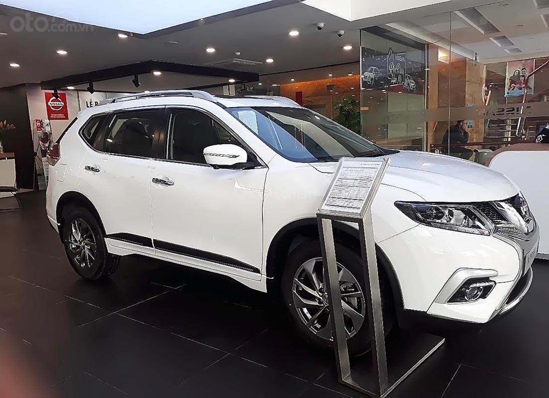 Nissan X trail SV 2.5 2020 - Bán ô tô Nissan X trail SV 2.5 sản xuất 2020, màu trắng, giá chỉ 903 triệu