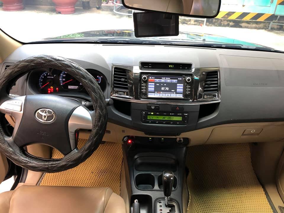 Toyota Fortuner V 2016 - Cần bán Toyota Fortuner V sản xuất 2016, màu đen chạy 72.000 km. Giá còn Fix mạnh