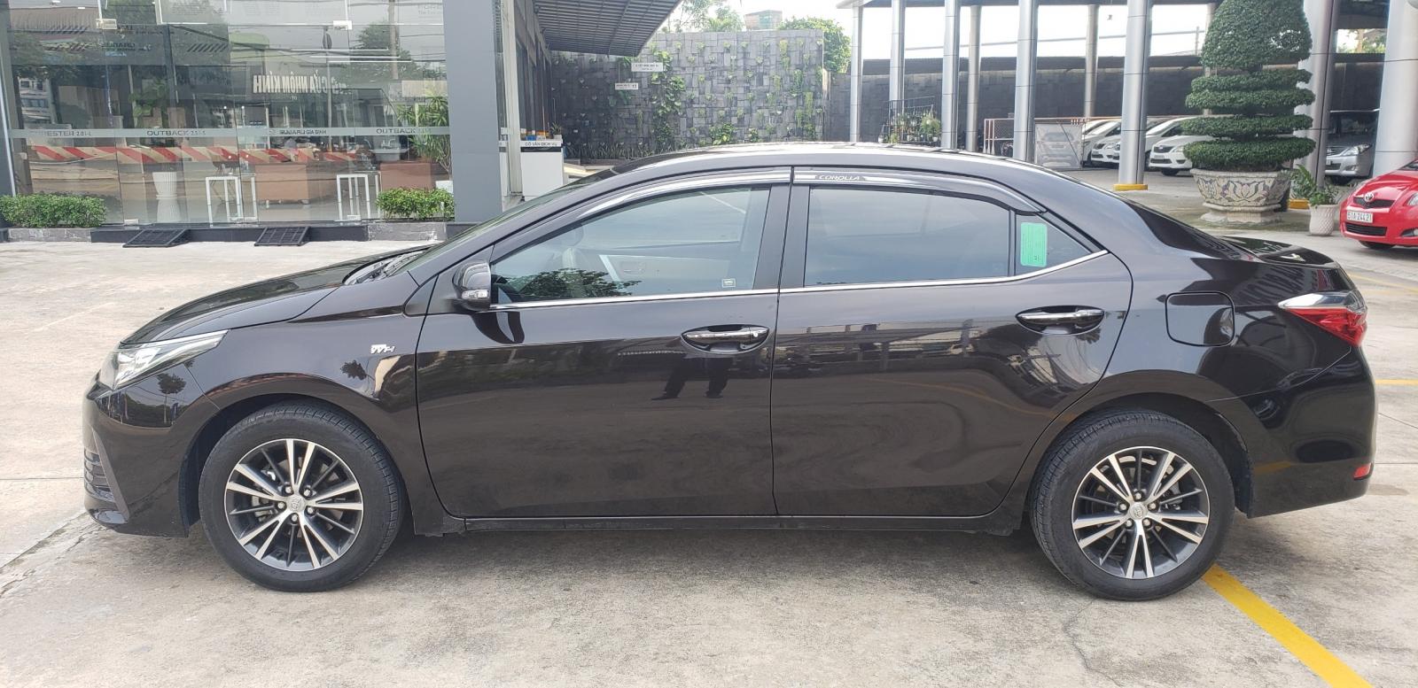 Toyota Corolla altis 2018 - Cần bán lại xe Toyota Corolla Altis 2018, màu nâu