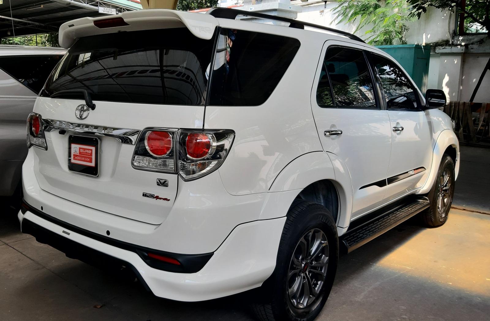 Toyota Fortuner V 2015 - Cần bán lại xe Toyota Fortuner V năm 2015, màu trắng, 725tr