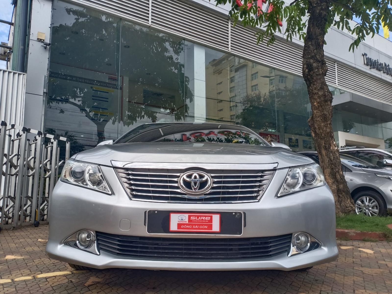 Toyota Camry 2.0E 2013 - Bán Toyota Camry 2.4G sản xuất 2013, màu bạc