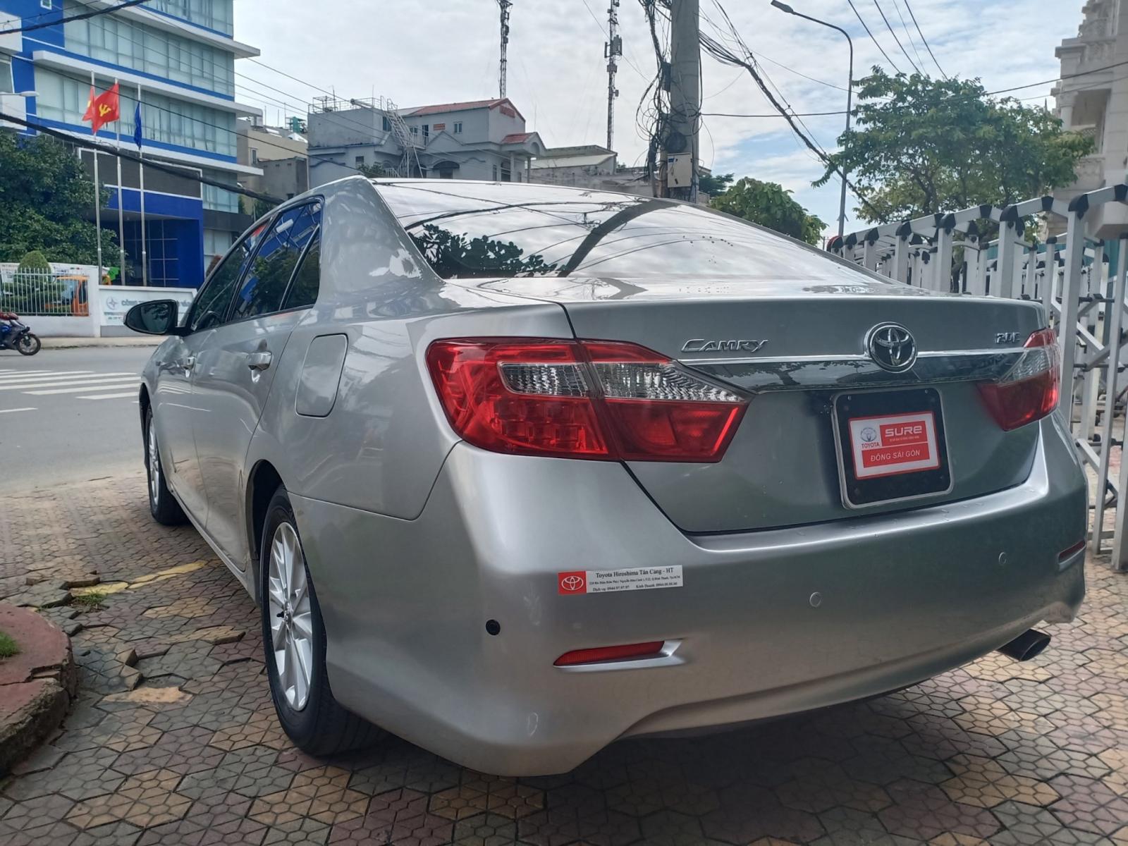 Toyota Camry 2.0E 2013 - Bán Toyota Camry 2.4G sản xuất 2013, màu bạc