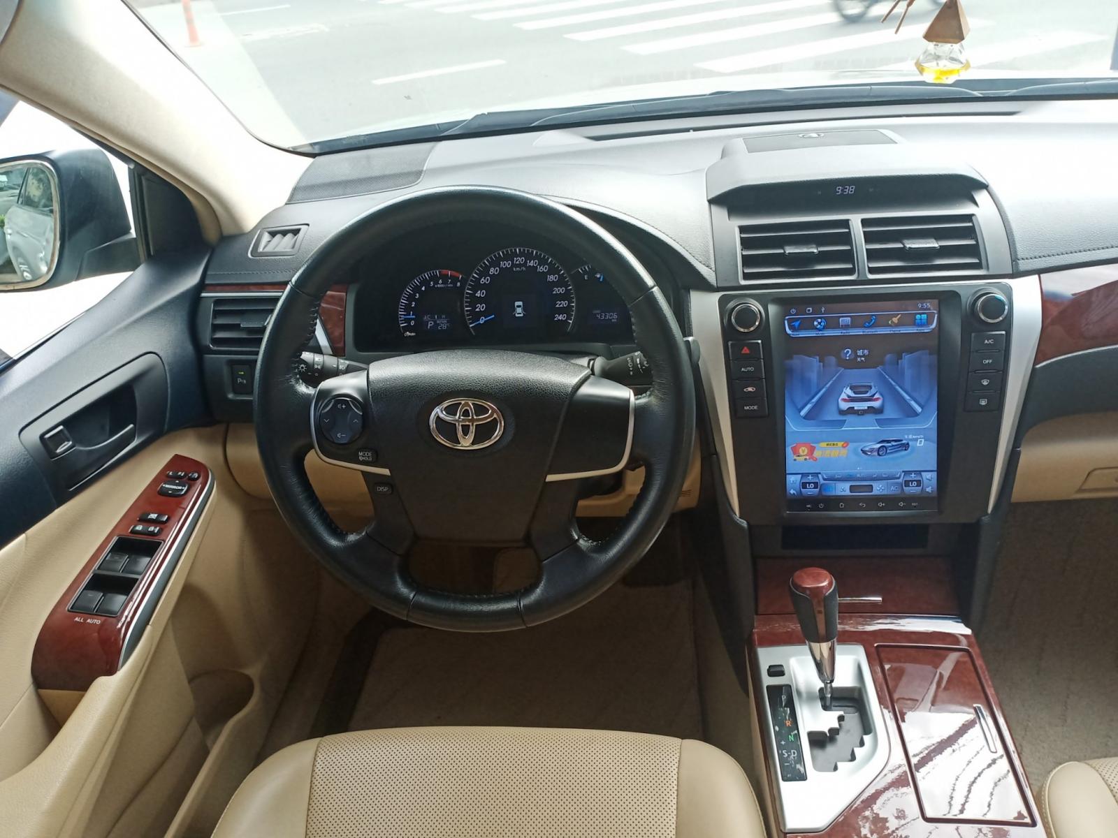 Toyota Camry 2.0E 2013 - Bán Toyota Camry 2.4G sản xuất 2013, màu bạc