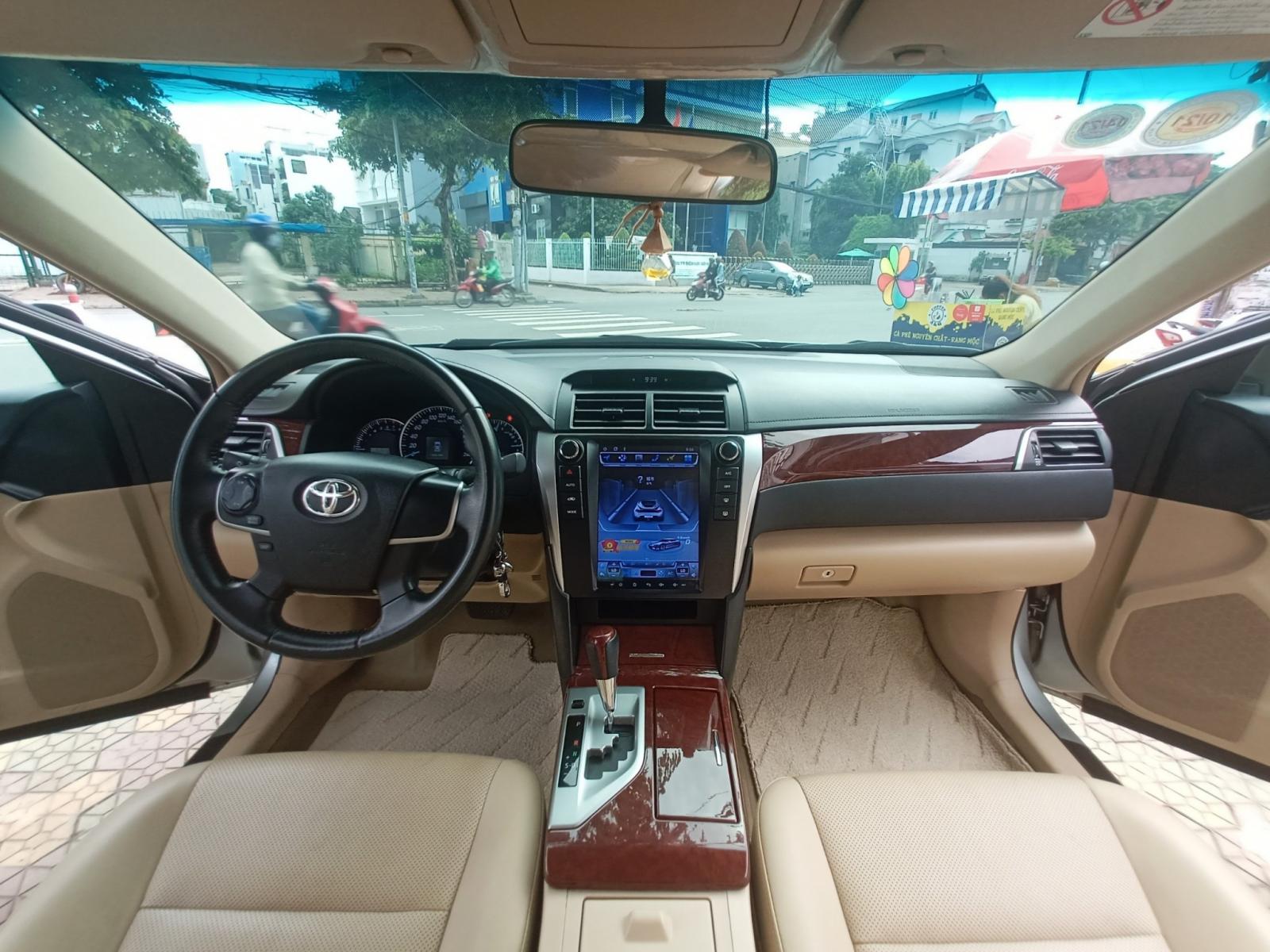 Toyota Camry 2.0E 2013 - Bán Toyota Camry 2.4G sản xuất 2013, màu bạc